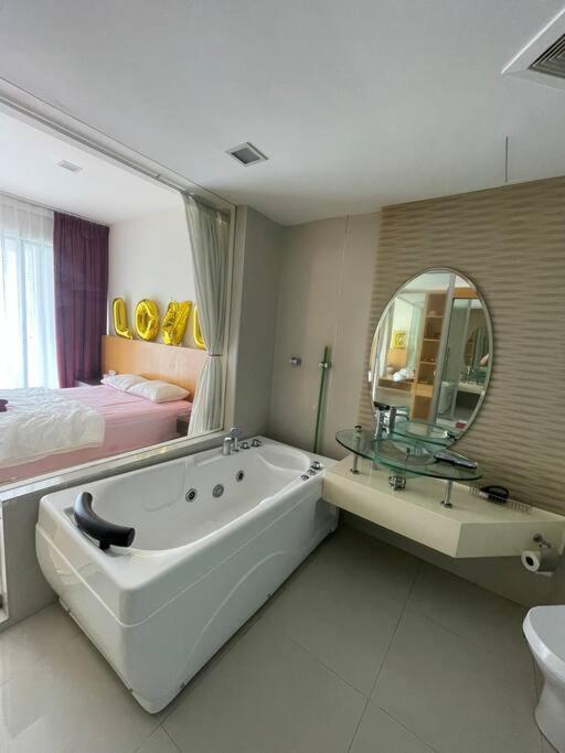 Private Jacuzzi Staycation At Kl City 921 Kuala Lumpur Luaran gambar